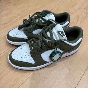 Nike medium olive dunk low